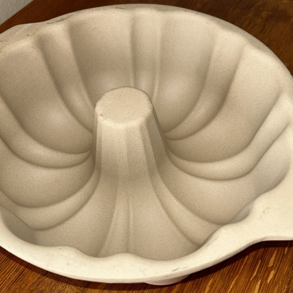 Pampered Chef Fluted Stone